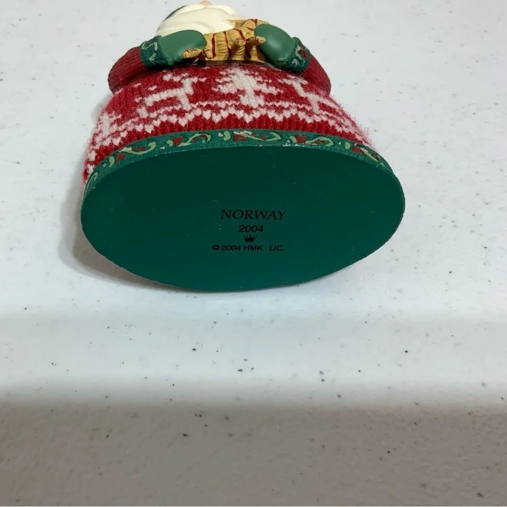 2004 Hallmark Keepsake Ornament Santas from Around the World NORW…